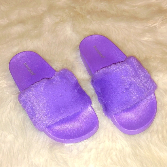 👣BAMBOO Lavender Furry Flatter footwear - Picture 5 of 13